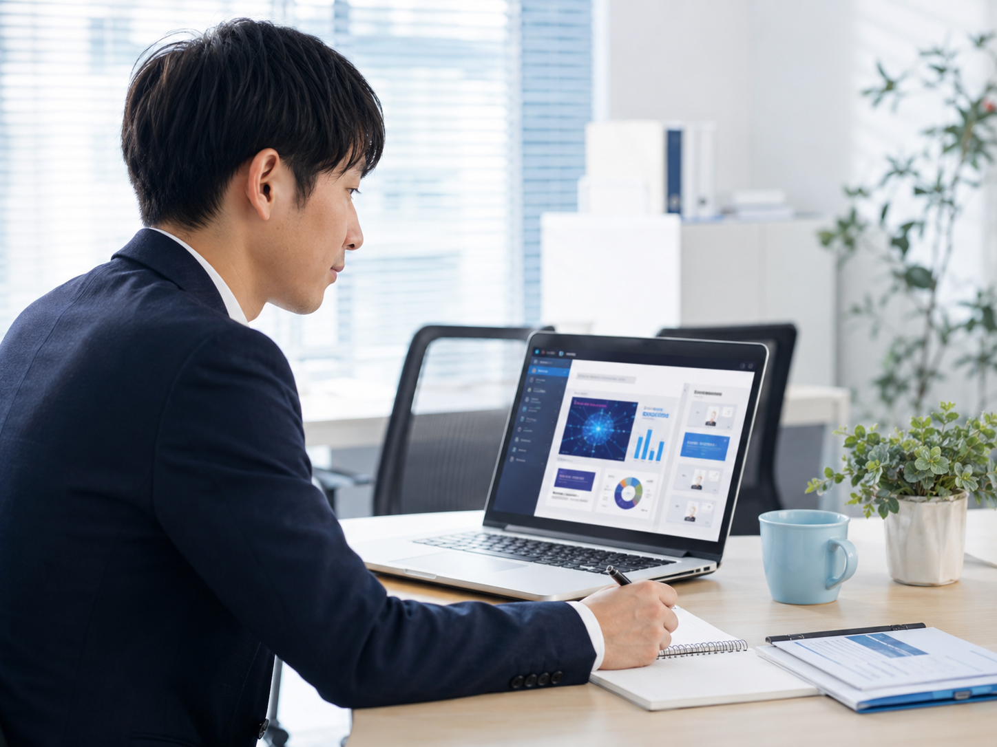 eラーニングでAI研修を受講するイメージ